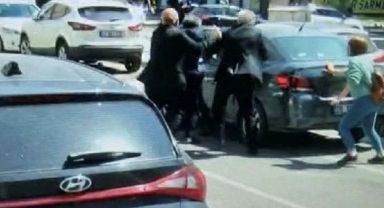 HDP İl Binası önünde evlat nöbeti tutan baba Celil Begdaş'a HDP'lilerden tekme tokat dayak