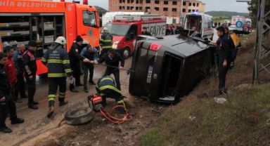 Otobüs jandarma aracına ve minibüse çarptı: 14 yaralı