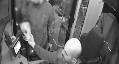 Otobüs şoförü iftara yetişemeyenlere yemek dağıttı