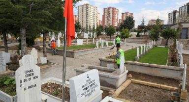 Talas Mezarlıklarına Bayram Temizliği