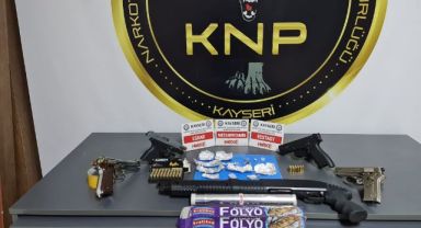 Zehir tacirleri polisten kaçamadı