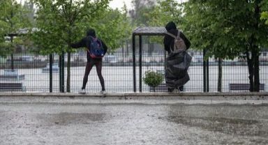 Ankara sular altında kaldı! Sağanak vurdu görüntüler inanılmaz!