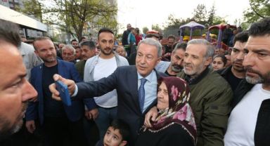 Bakan Akar'a Büyükşehir Pikniğinde Yoğun İlgi