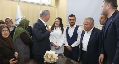 BAKAN AKAR VE BAŞKAN BÜYÜKKILIÇ’A TOMARZA’DA MEŞALELİ KARŞILAMA