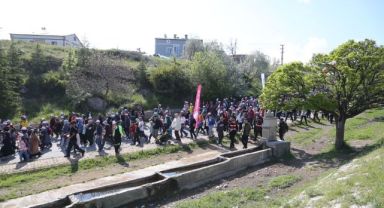 Bakan Akar ve Başkan Büyükkılıç, Gençlerle Büyükşehir'in Doğa Yürüyüşünde Buluştu