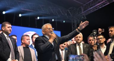 Başkan Büyükkılıç, Cumhurbaşkanı Erdoğan'ın Zaferini Kayserililerle Kutladı