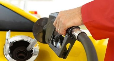 Benzin ve motorine çifte zam geliyor! Gece yarısından önce depoları doldurun