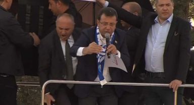 Ekrem İmamoğlu'na Erzurum mitinginde taşlı saldırı