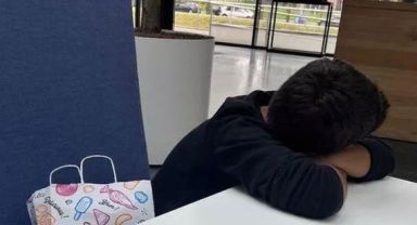 Hollanda'da 5 yaşındaki depremzede Türk çocuk yapayalnız bulundu