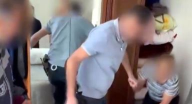 Kayseri'de 3 suçtan aranan kadın, bazanın altında saklanırken yakalandı