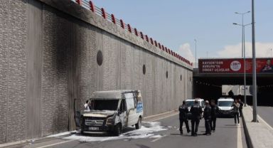 Kayseri'de Seyir halindeki kamyonet cayır cayır yandı