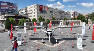 Kayseri'nin İlk Uçağını Sergileyen Büyükşehir, Vatandaşları Duygulandırdı