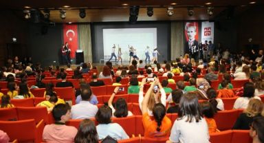 Minik Bilim Kahramanları Yenilikçi Projelerini AGÜ’de Sergiledi