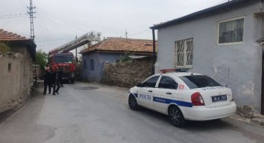 Müstakil ev, çıkan yangında kullanılamaz hale geldi