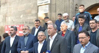 BAŞKAN BÜYÜKKILIÇ, BAYRAM NAMAZI SONRASI VATANDAŞLA BAYRAMLAŞTI