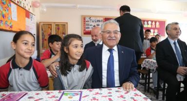 BAŞKAN BÜYÜKKILIÇ MİNİKLERİN KARNE SEVİNCİNİ PAYLAŞTI