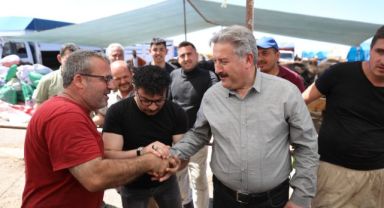 BAŞKAN PALANCIOĞLU, KURBAN PAZARINI İNCELEDİ, BÜYÜKBAŞ PAZARLIĞI YAPTI