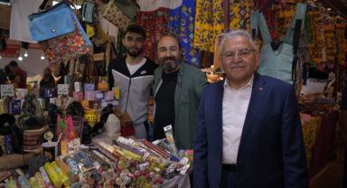 FUAR ZİYARETİNDE DEPREMZEDE ESNAFTAN BAŞKAN BÜYÜKKILIÇ’A: “SİZLERİ HEP ÖRNEK GÖSTERDİK”