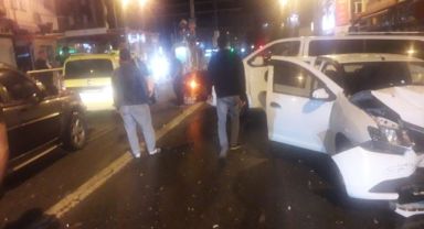 Kayseri'de 3 Araç Birbirine Girdi: 2 Yaralı