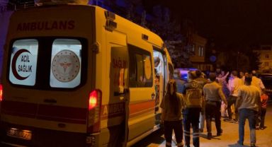 Kayseri'de Genç kız önüne geleni bıçakladı: 3 yaralı