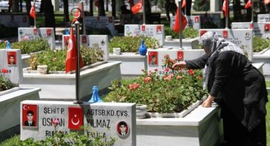 Kurban Bayramı arifesinde Sivas, Niğde, Kayseri, Yozgat ve Kırşehir'de şehitlik ziyaretleri yapıldı