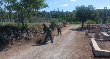 MELİKGAZİ'DE MEZARLIKLAR BAYRAM ZİYARETİ İÇİN HAZIR HALE GELDİ