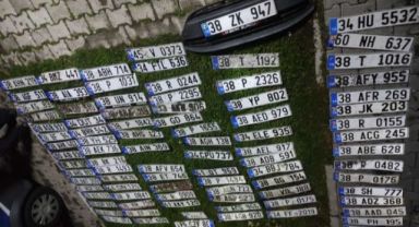 OSB'de yağış nedeniyle araç plakaları düştü