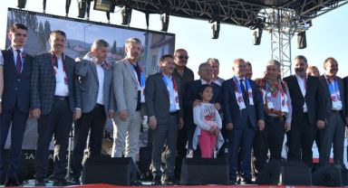 VALİ ÇİÇEK VE BAŞKAN BÜYÜKKILIÇ, AKKIŞLA YOĞURT BAYRAMI VE KİLİM FESTİVALİ’NDE VATANDAŞLA BULUŞTU