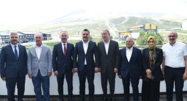 AKAR İLE BÜYÜKKILIÇ, ERCİYES YÜKSEK İRTİFA KAMP MERKEZİ’NDE İNCELEMELERDE BULUNDU