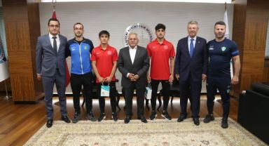 BAŞKAN BÜYÜKKILIÇ, AVRUPA ŞAMPİYONU GÜREŞÇİYİ AĞIRLADI