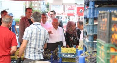 BAŞKAN BÜYÜKKILIÇ, BÜYÜKŞEHİR’İN YENİLEDİĞİ PAZAR YERİNDE ESNAF VE VATANDAŞLA BULUŞTU