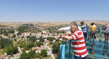 BAŞKAN BÜYÜKKILIÇ, CAM TERAS’TA BÜNYAN’IN MUHTEŞEM MANZARASINI İZLEDİ