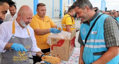 BAŞKAN ÇOLAKBAYRAKDAR; “BÜTÜN ALANLARDA FARKINI ORTAYA KOYAN BELEDİYEYİZ” -KOCASİNAN’DA HUZURLU BAYRAMIN KAHRAMANLARIYLA COŞKULU BAYRAMLAŞMA