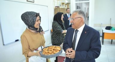 BÜYÜKKILIÇ, TALAS SOSYAL YAŞAM MERKEZİ’NDE KADIN KURSİYERLERLE BULUŞTU