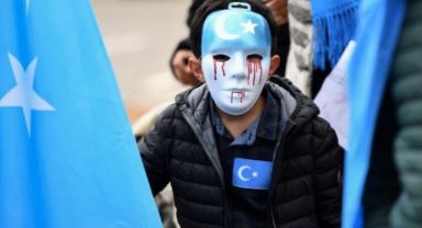 Çin Devleti, uyguladığı yasaklar sebebiyle Doğu Türkistan’da bu yıl da Müslümanlara bayramını zehir etti.