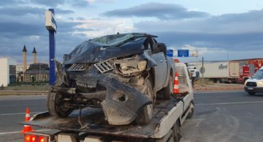 İşçi servisi ile kamyonet çarpıştı: 21 yaralı