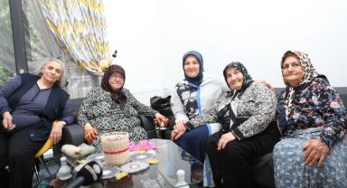 KADİM BÜYÜKLER, ÇOLAKBAYRAKDAR ÇİFTİNİ BAĞRINA BASTI -ÇOLAKBAYRAKDAR ÇİFTİ, KADİM BÜYÜKLERİN GÖNÜLLERİNE DOKUNDU