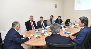 Kayseri Büyükşehir Belediyesi, raylı sistemde kullanılan enerjinin yenilenebilir kaynaklardan sağlanmasını amaçlayan Rüzgâr Enerji Santrali (RES) için çalışmalarını sürdürüyor.