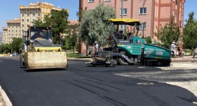 MELİKGAZİ TOKİ’DE YOL YENİLEME ÇALIŞMASI YAPIYOR