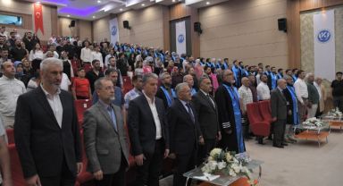 BAŞKAN BÜYÜKKILIÇ, DEVELİ'DE MEZUN ÖĞRENCİLERİN SEVİNÇLERİNE ORTAK OLDU