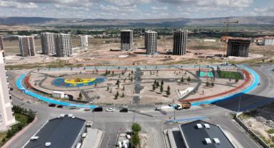 YEŞİLYURT PARK ALANI’NDA İNCELEME YAPAN BAŞKAN BÜYÜKKILIÇ, GENÇLERLE BULUŞTU