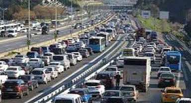 Yollar araç dolu, binlerce insan 50 bin TL'lik telefon peşinde