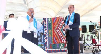 BAŞKAN BÜYÜKKILIÇ VERDİĞİ SÖZÜ TUTTU, ÖĞRENCİLER ZAFER BAYRAMI’NDA BİSİKLETLERİNE KAVUŞTU