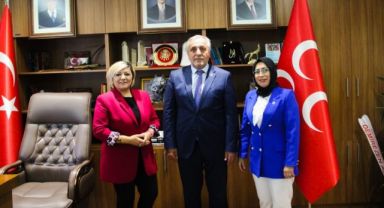 BAŞKAN DEMİREZEN'DEN BAŞKAN KALIN'A TEŞEKKÜR PLAKETİ