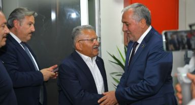 Büyükkılıç'tan Başkanlarla Birlikte Cumhur İttifakı Ortağı AK Parti ve MHP'ye Ziyaret