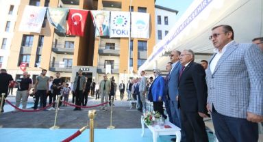 BÜYÜKŞEHİR’İN PRESTİJLİ VE ÖDÜLLÜ PROJESİNDE 572 KONUTUN ANAHTAR TESLİMİ BAKAN ÖZHASEKİ’NİN KATILIMLARIYLA YAPILDI