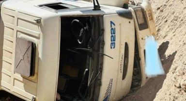 Freni patlayan maden yüklü kamyon devrildi: 1 yaralı
