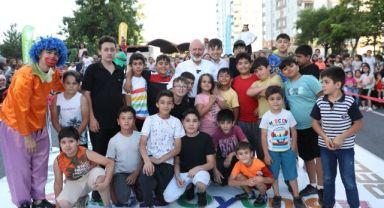 KAYSERİ’DE 2017 YILINDAN BERİ KESİNTİSİZ DEVAM EDEN ETKİNLİKTE ÇOCUKLAR, TATİLİ DOLU DOLU GEÇİRİYOR -KOCASİNAN, ÇOCUKLARA MUTLULUK DAĞITIYOR