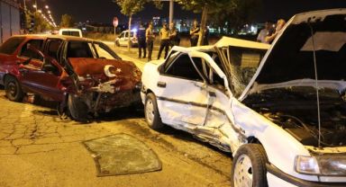 Kayseri'de otomobiller çarpıştı: 1'i ağır 5 yaralı