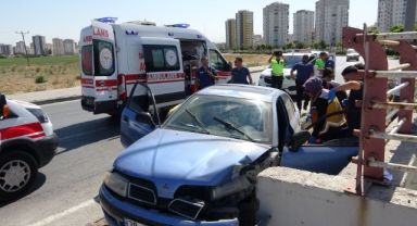 Kazada araçta sıkışan sürücünün feryadı yürekleri dağladı